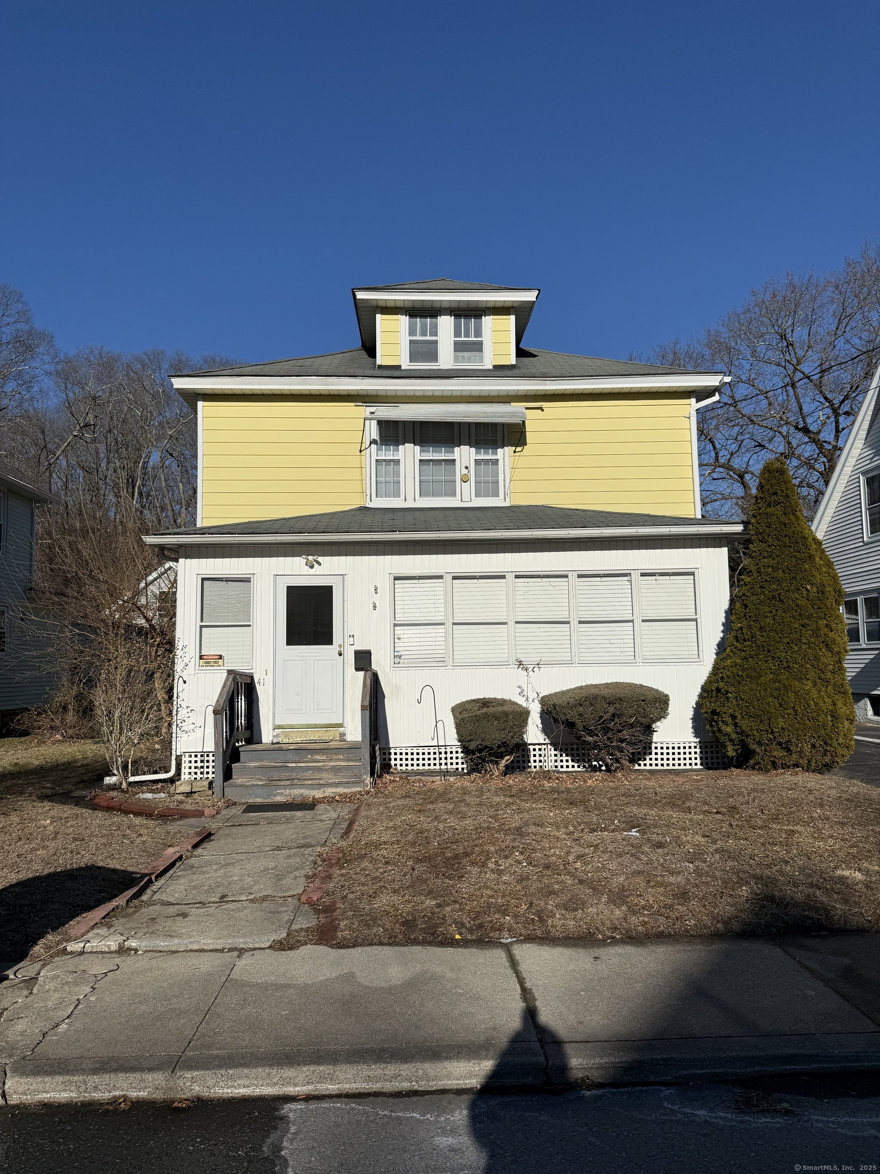 Spring Garden Avenue, Norwich, Connecticut - 3 Bedrooms  
3 Bathrooms  
6 Rooms - 