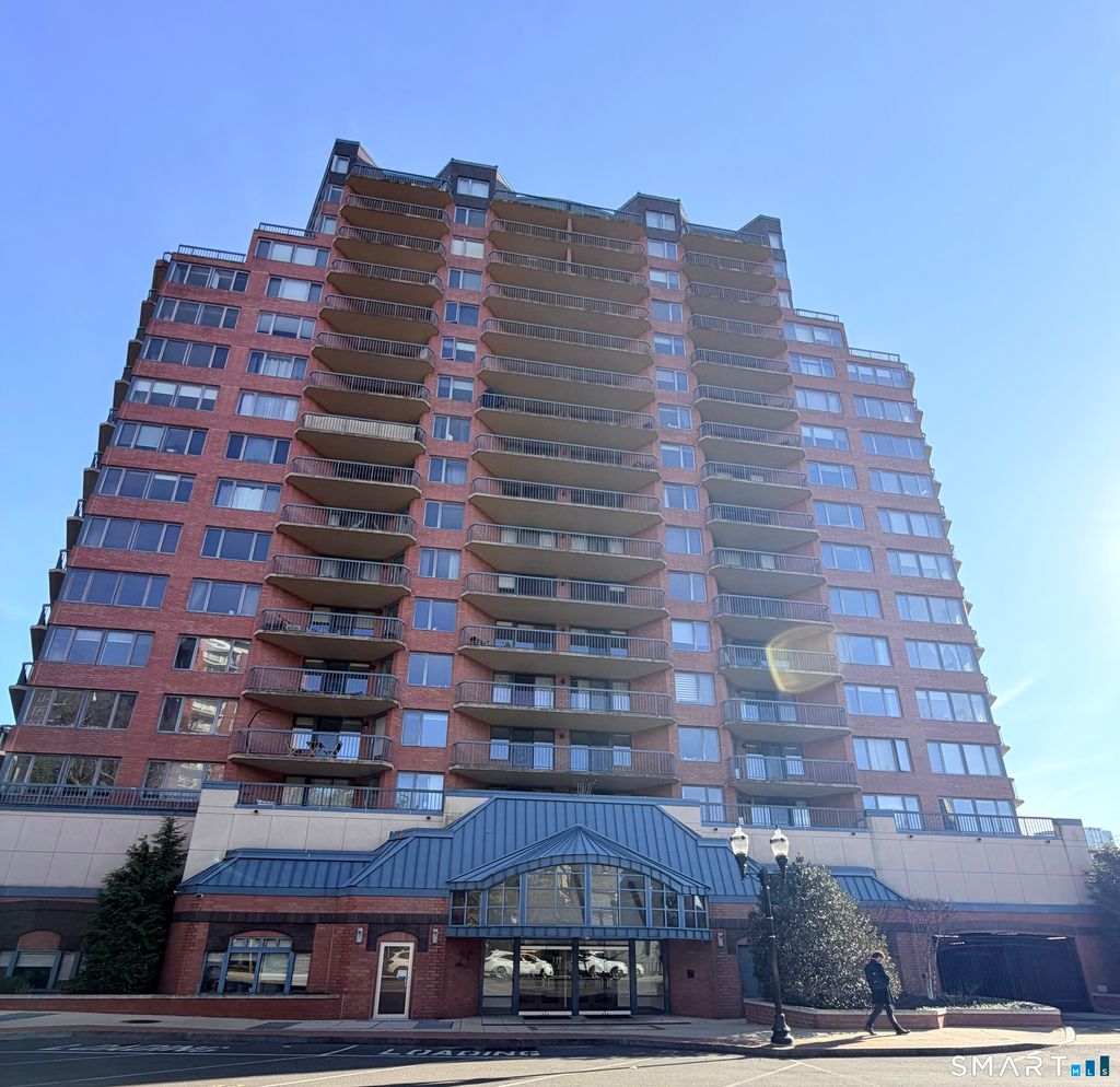 Photo of 25 Forest Street #7F, Stamford, CT 06901 (MLS # 24166098)