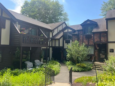 Condo For Sale - 3 Chelsea Court #3<br/> Brookfield, CT 06804