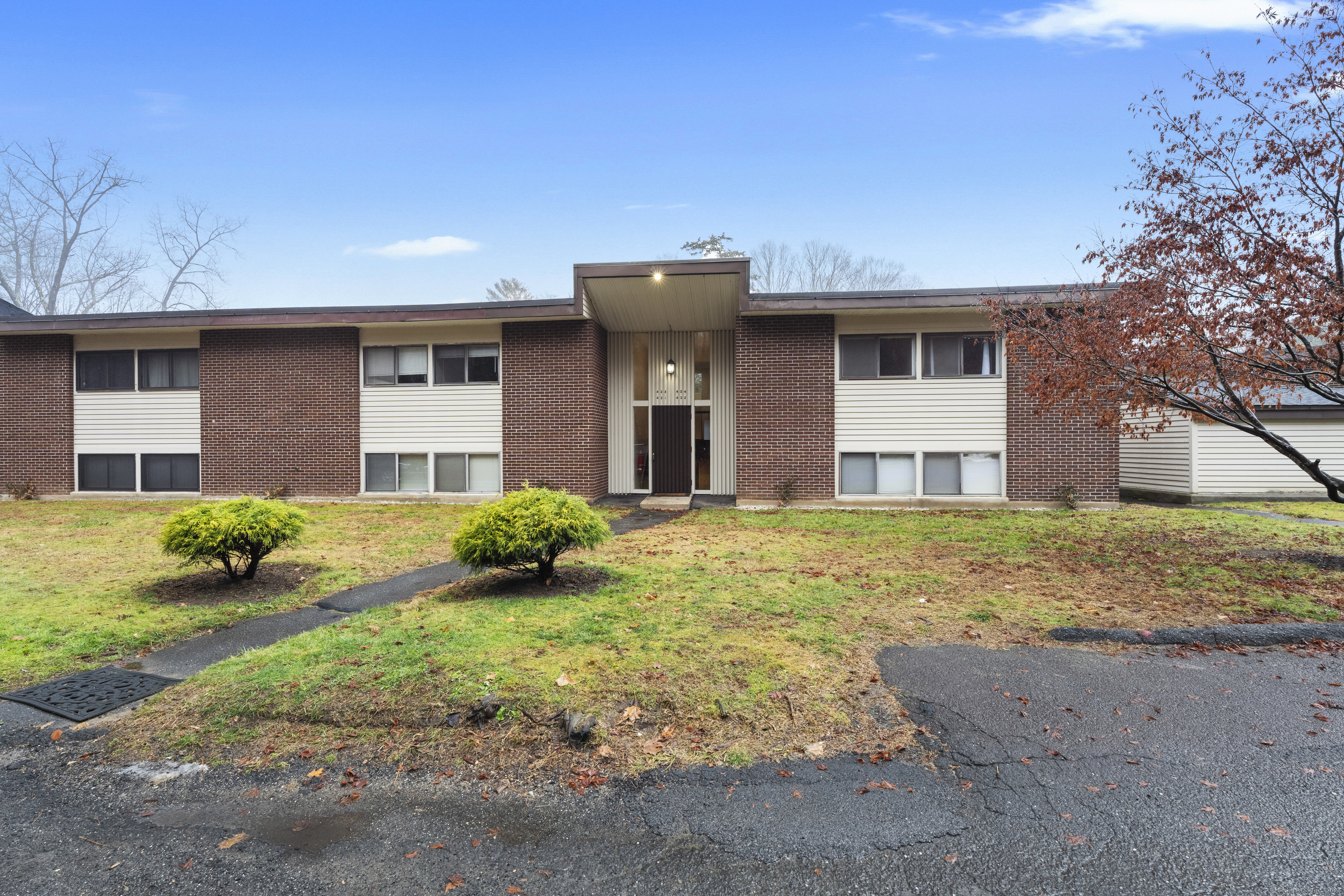 229 Bacon Pond Road Apt 424, Woodbury, Connecticut - 2 Bedrooms  
1 Bathrooms  
5 Rooms - 