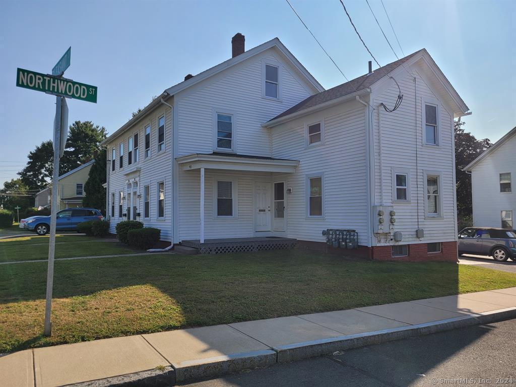 93 Pleasant Street Street 93, Enfield, Connecticut - 1 Bedrooms  
0.5 Bathrooms  
3 Rooms - 