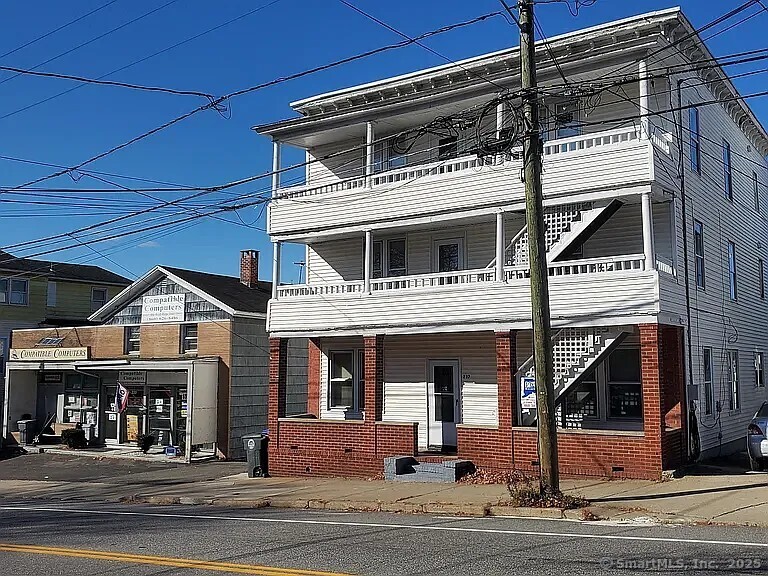 Rental Property at E Main Street 1A, Torrington, Connecticut - Bedrooms: 3 
Bathrooms: 1 
Rooms: 6  - $2,100 MO.