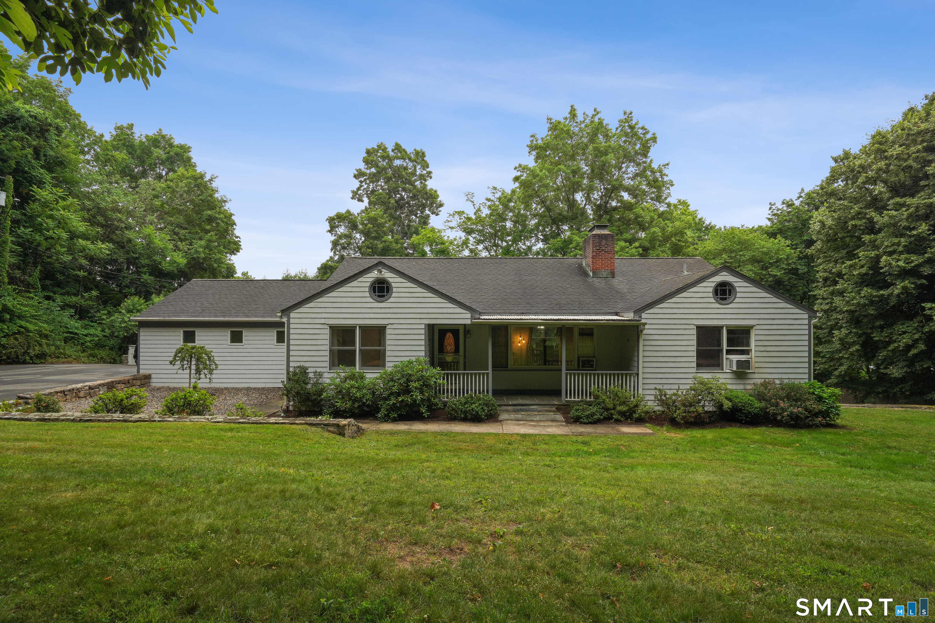 40 Comstock Hill Avenue