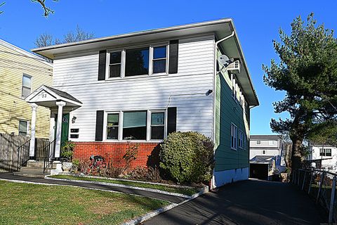 Photo of 33 Dora Street, Stamford, CT 06902 (MLS # 24139373)