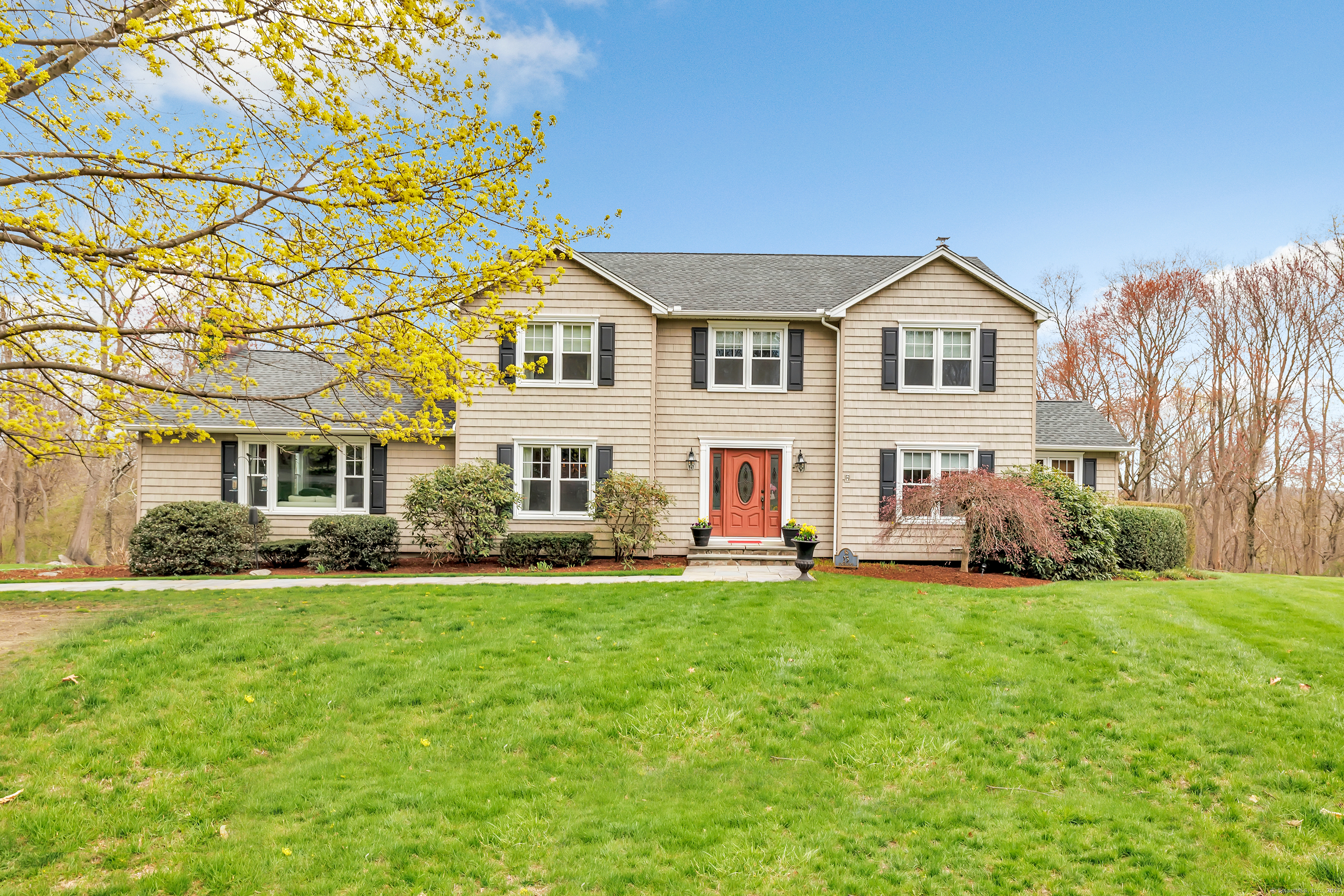 Hunter Ridge Road, Monroe, Connecticut - 4 Bedrooms  
3 Bathrooms  
10 Rooms - 