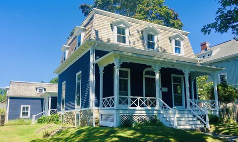 95 Gardner Avenue New London CT 06320