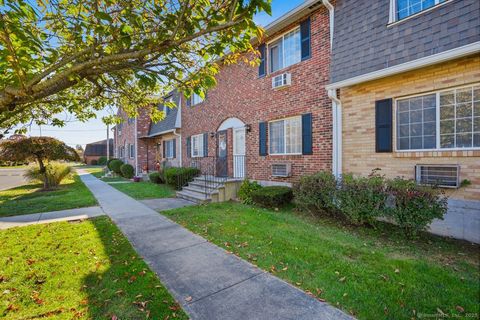 Tiny photo for 36 Sharon Road #APT 6, Waterbury, CT 06705 (MLS # 24136582)