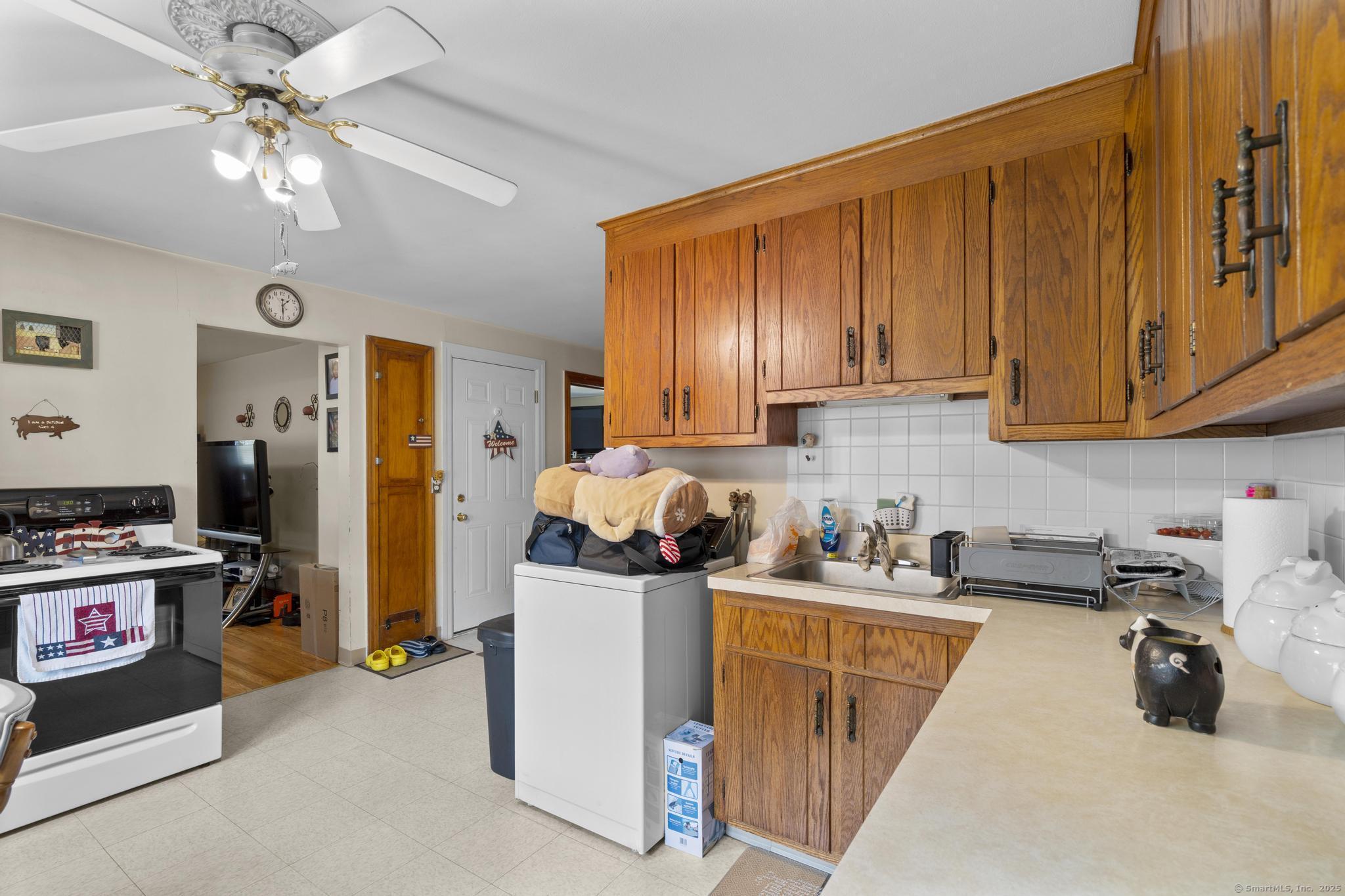 Bristol, Connecticut 06010, United States, 8 Bedrooms Bedrooms, ,5 BathroomsBathrooms,Residential,Active,155925