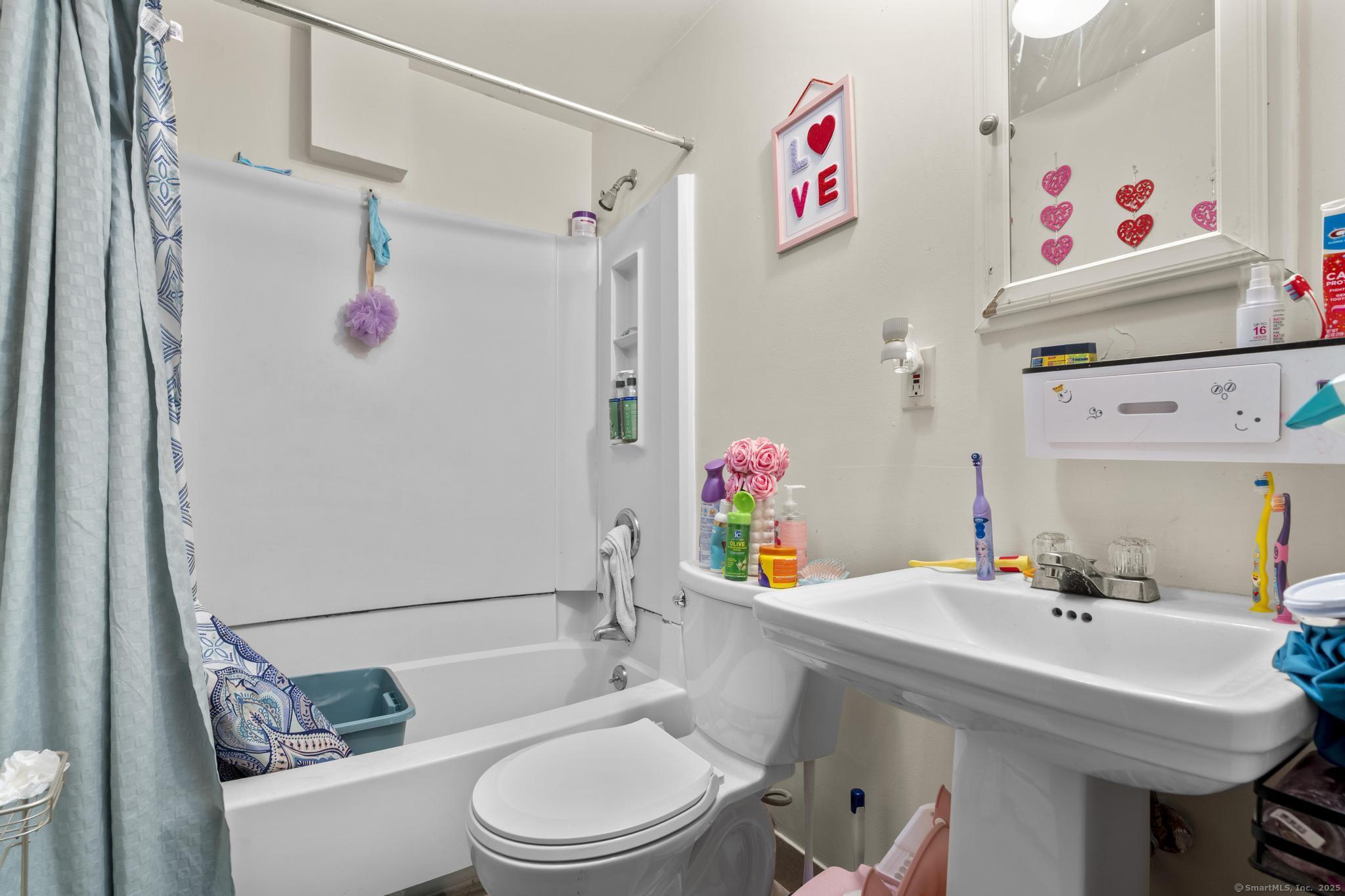 Bristol, Connecticut 06010, United States, 8 Bedrooms Bedrooms, ,5 BathroomsBathrooms,Residential,Active,155925