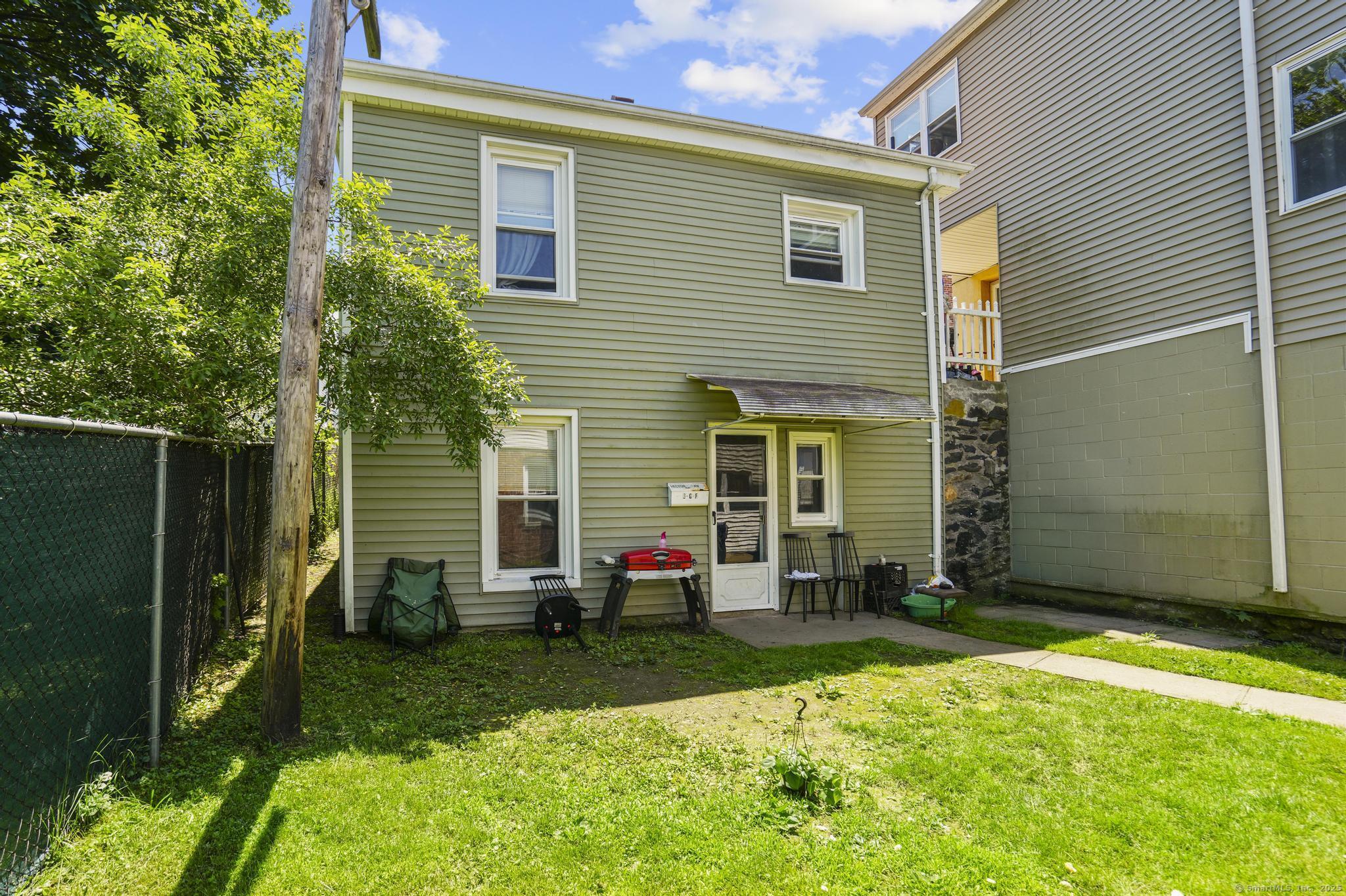 Bristol, Connecticut 06010, United States, 8 Bedrooms Bedrooms, ,5 BathroomsBathrooms,Residential,Active,155925