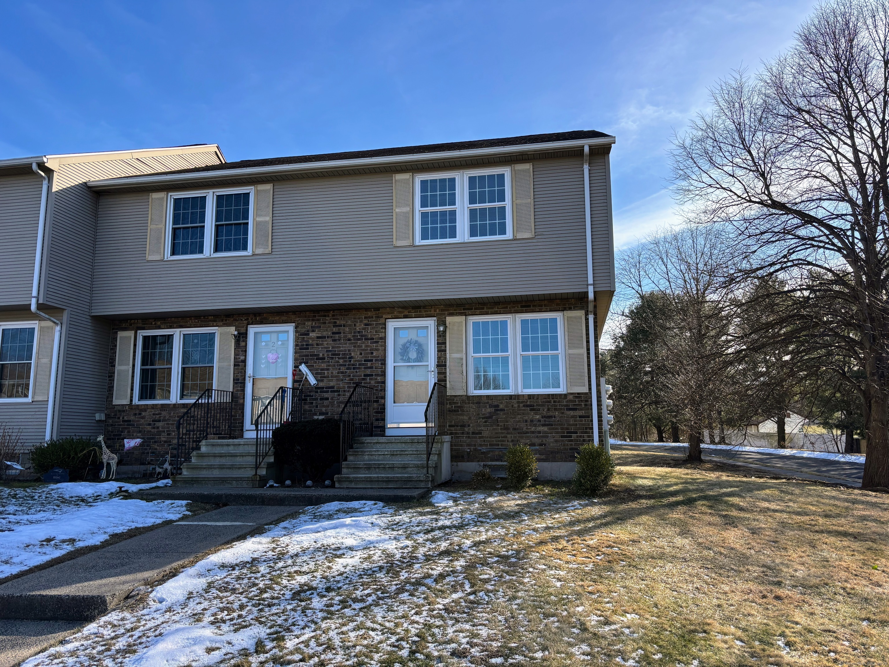 Countryside Lane 1, Middletown, Connecticut - 2 Bedrooms  
2 Bathrooms  
4 Rooms - 