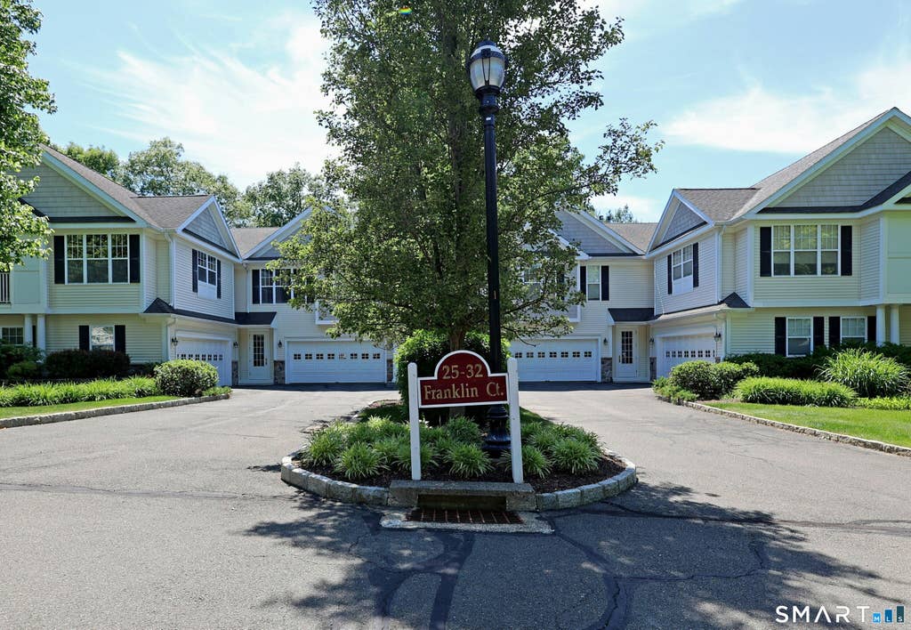 Photo of 25 Franklin Court #25, Newtown, CT 06470 (MLS # 24183115)