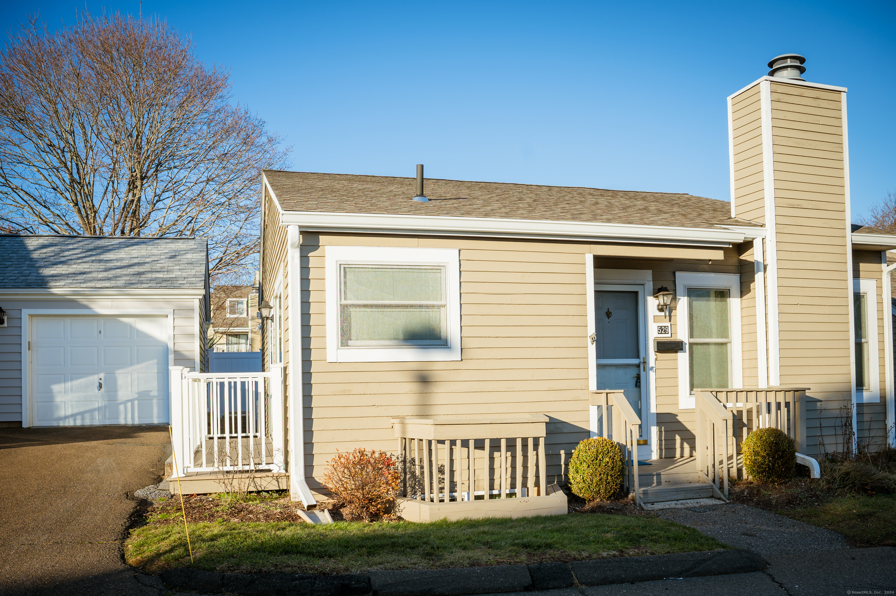 Property for Sale at 529 Emerson Drive 529, Branford, Connecticut - Bedrooms: 2 
Bathrooms: 2 
Rooms: 5  - $290,000