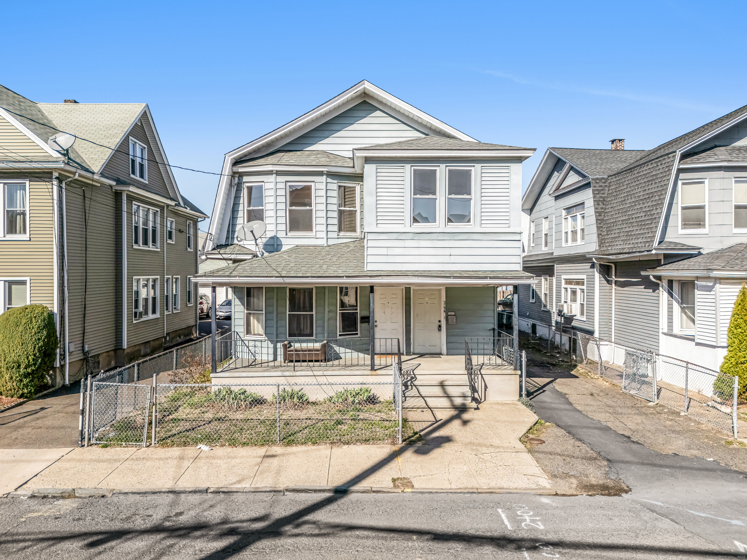 Wells Street, Bridgeport, Connecticut - 6 Bedrooms  
2 Bathrooms  
13 Rooms - 
