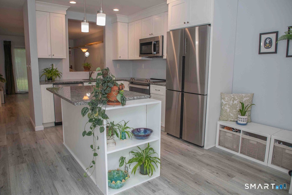 8 Knoll Lane 8