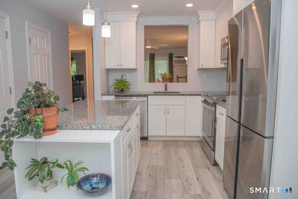 8 Knoll Lane 8