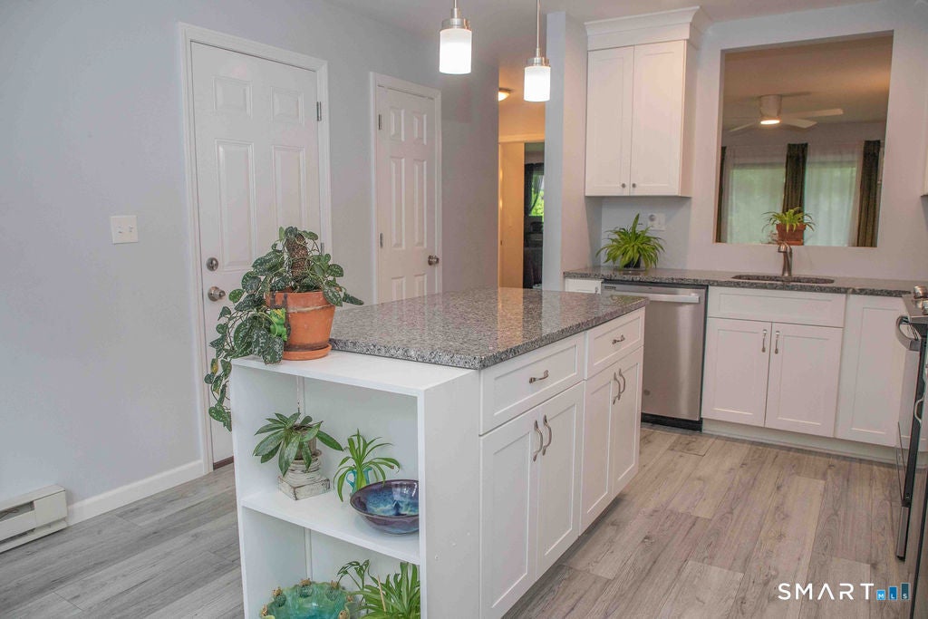8 Knoll Lane 8