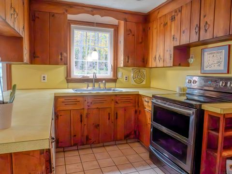 Tiny photo for 60 Simonds Avenue, Canton, CT 06019 (MLS # 24134337)