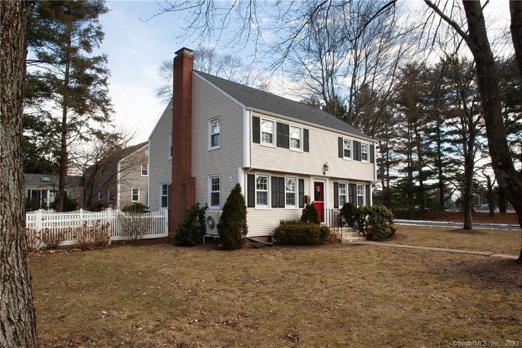 Photo 2 of 38 of 4 Winterset Lane house