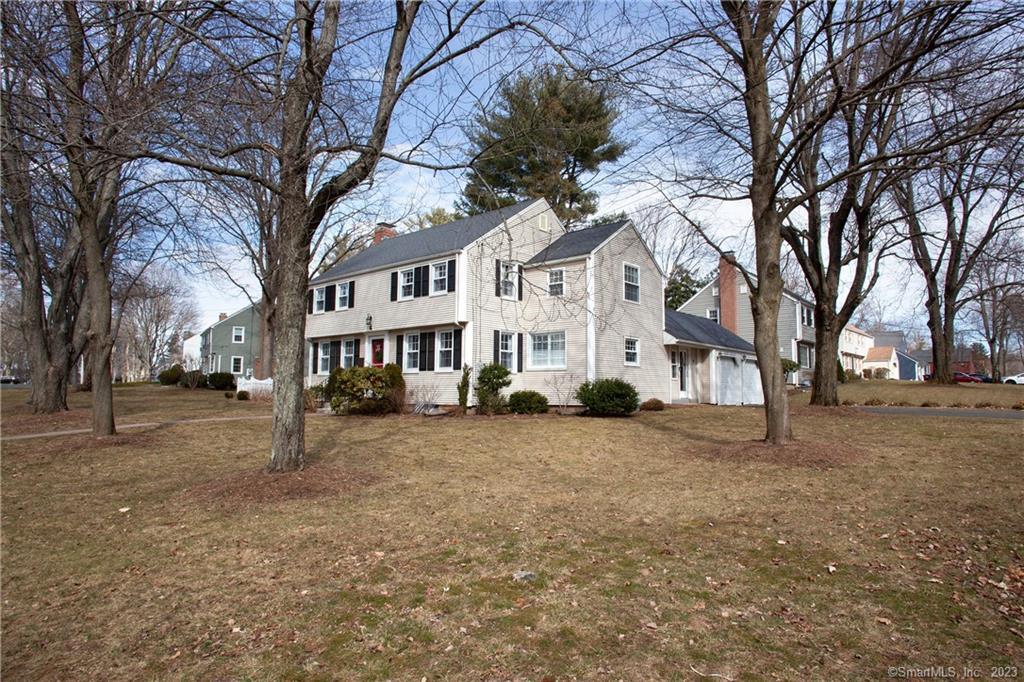 Photo 3 of 38 of 4 Winterset Lane house