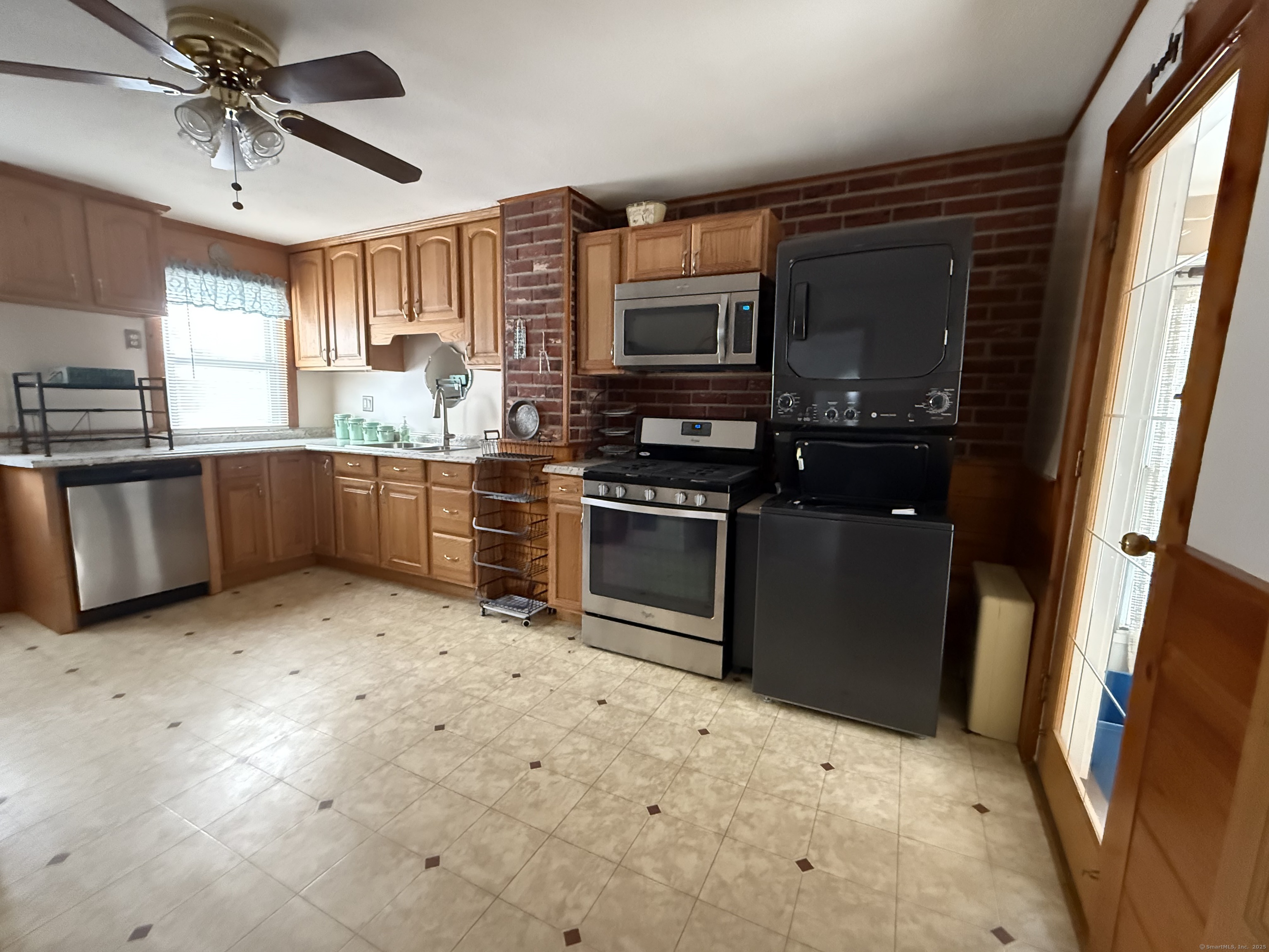 30 Chassey Street, Putnam, Connecticut image 11