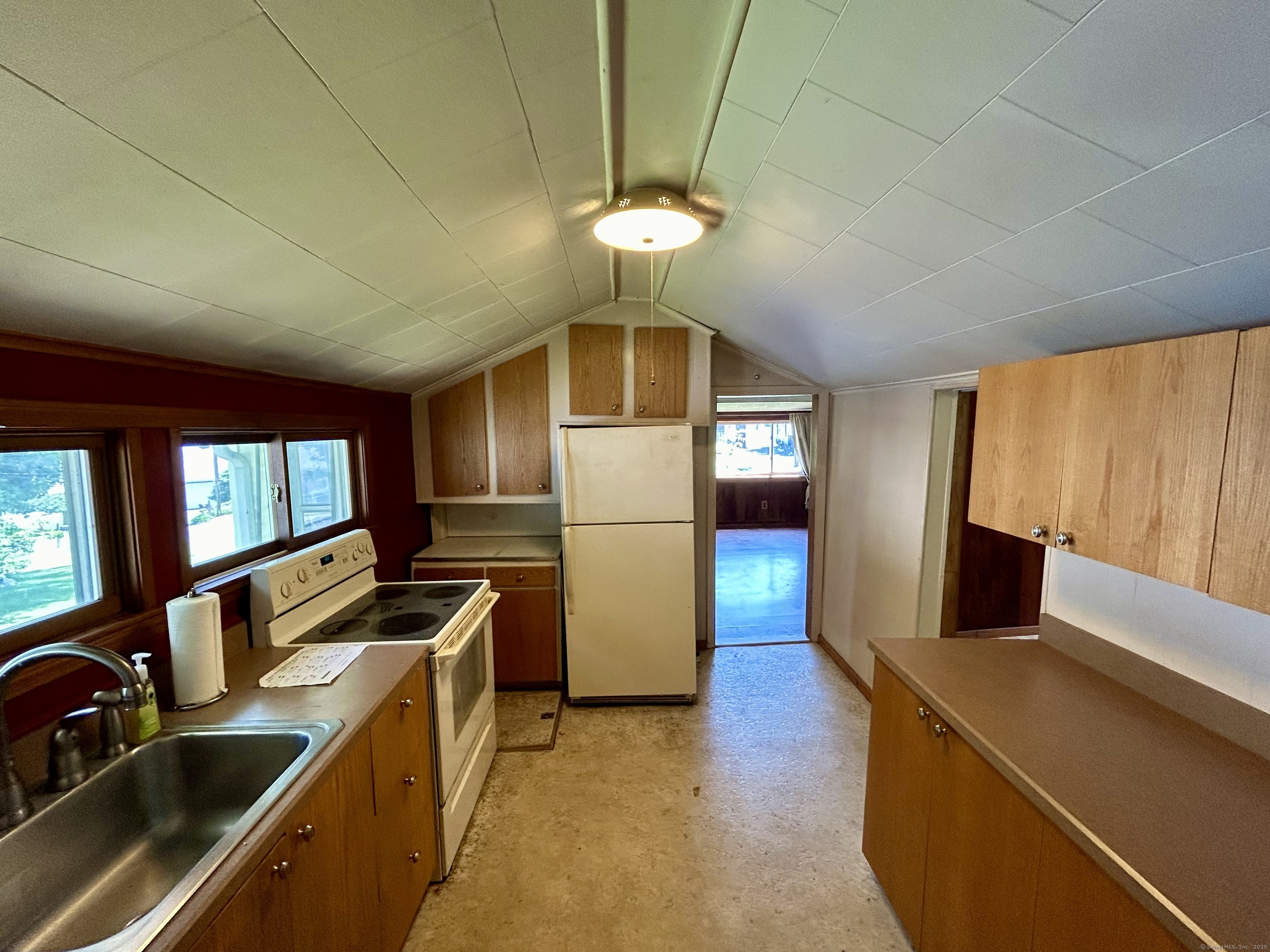 27 Donovan Court, Bristol, Connecticut image 8