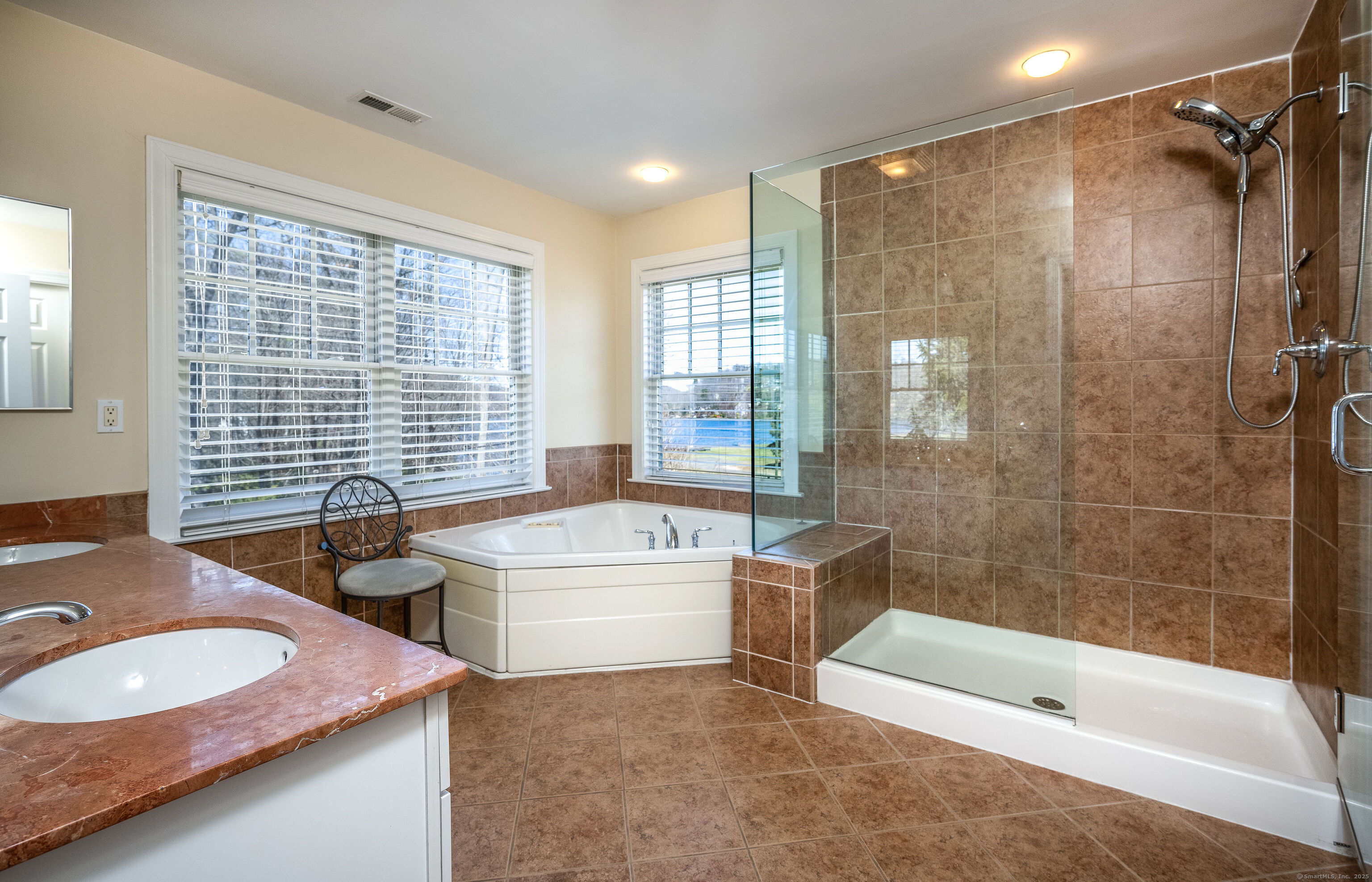 48 E Hayestown Road #APT 204, Danbury, Connecticut image 13