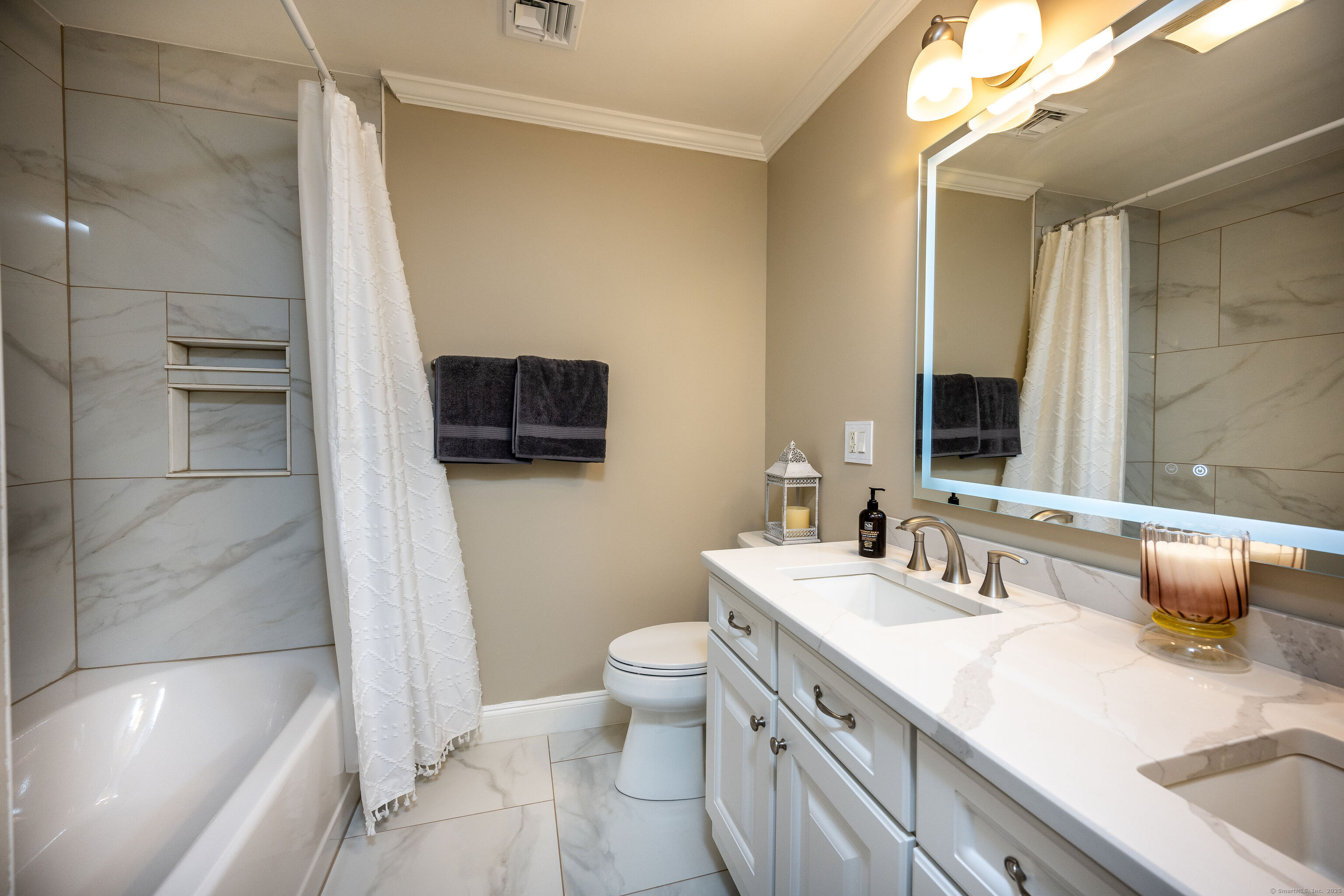 48 E Hayestown Road #APT 204, Danbury, Connecticut image 17