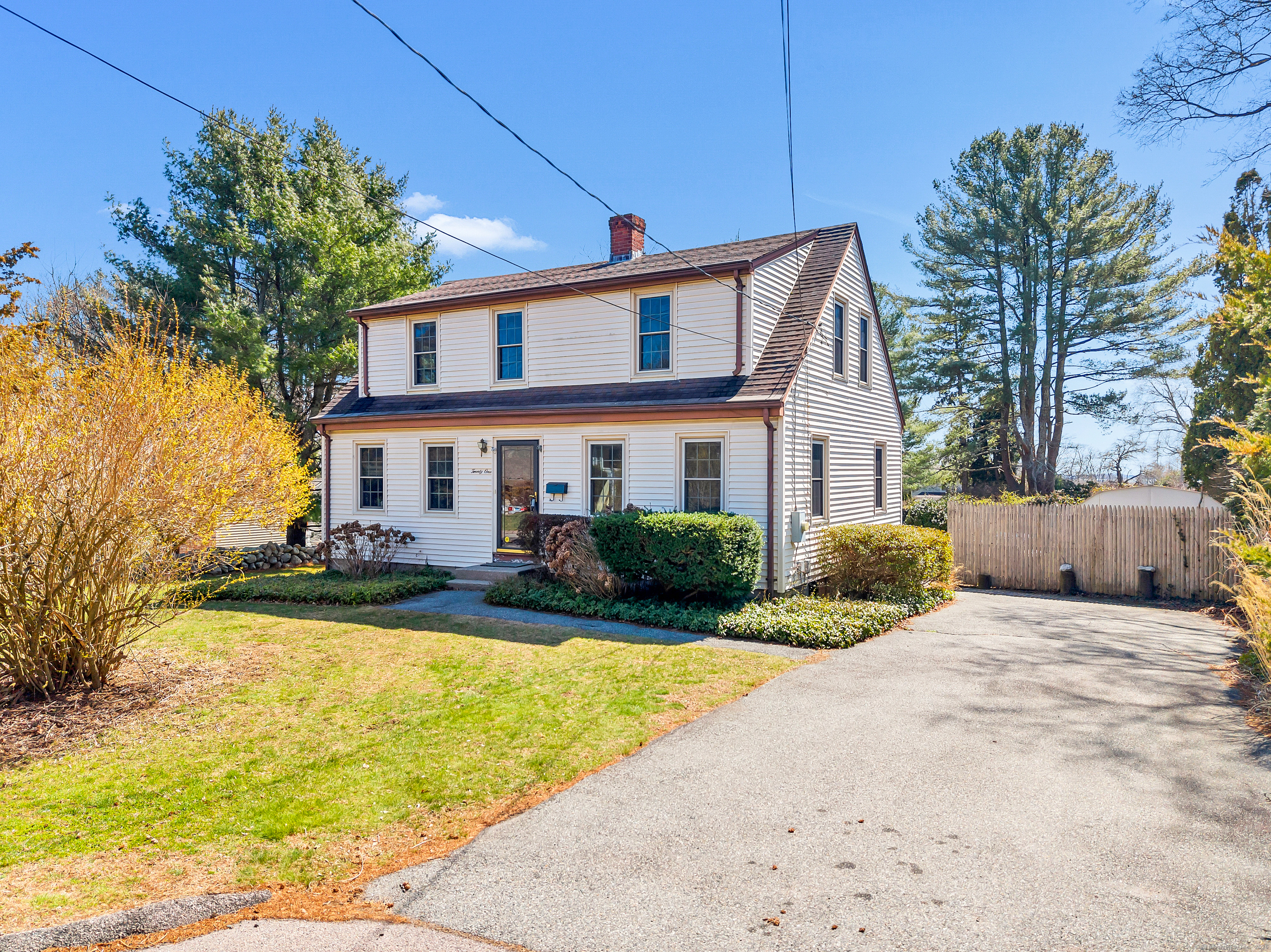 Godfrey Street, Groton, Connecticut - 4 Bedrooms  
1 Bathrooms  
7 Rooms - 