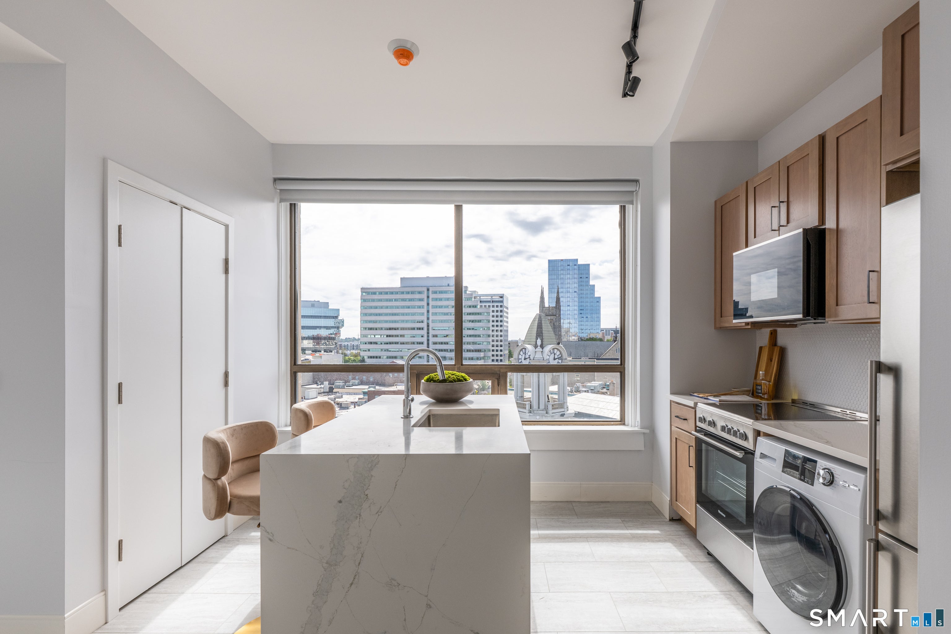 400 Main Street 803