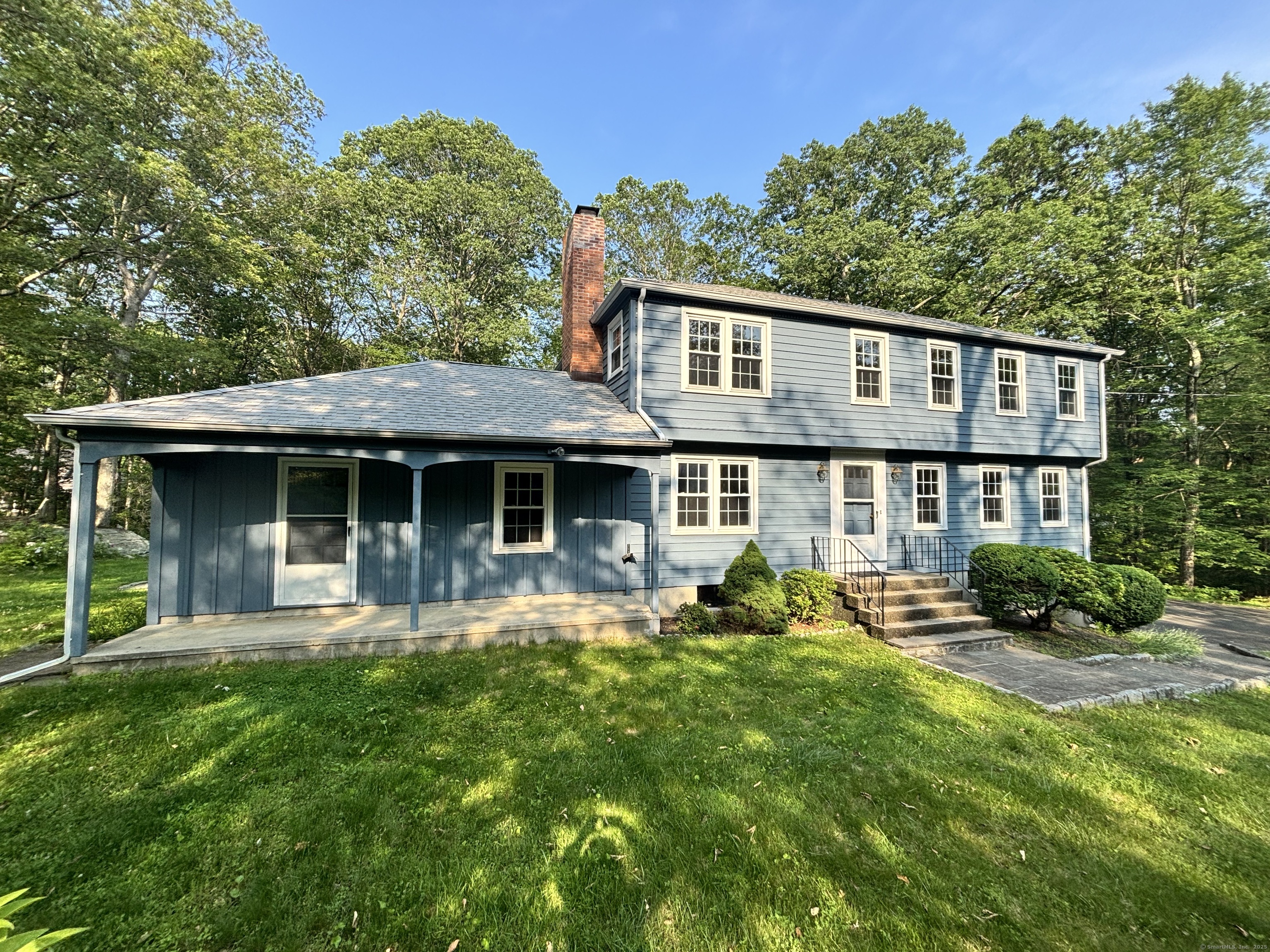 Ledgewood Drive, Wilton, Connecticut - 4 Bedrooms  
3 Bathrooms  
9 Rooms - 