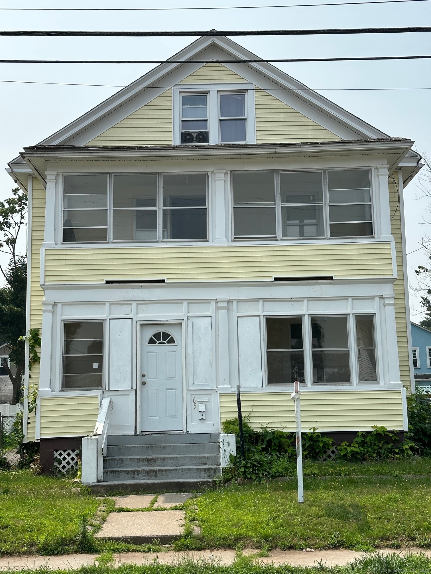 Rental Property at Euclid Street, Hartford, Connecticut - Bedrooms: 3 
Bathrooms: 1 
Rooms: 5  - $2,000 MO.