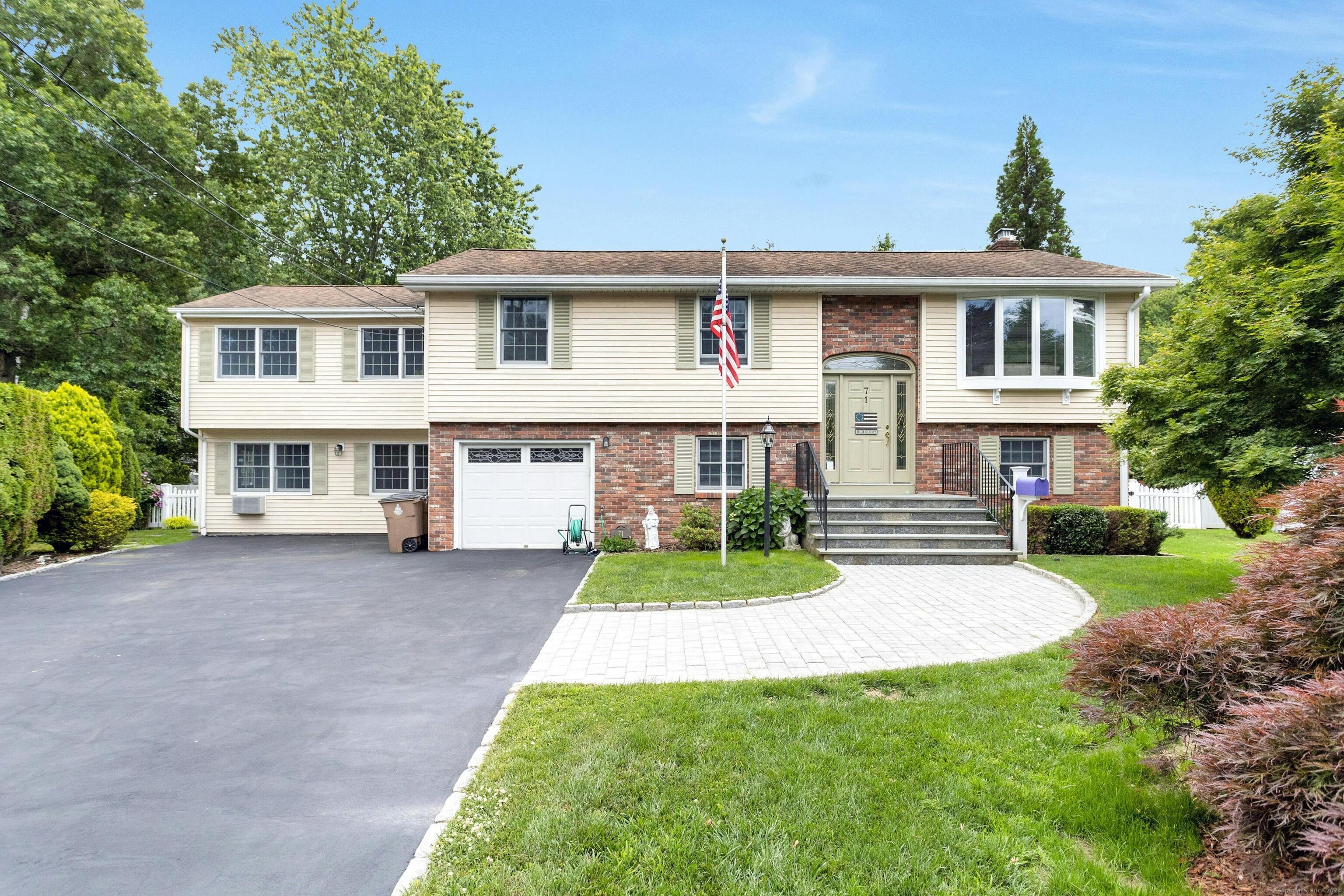 Property for Sale at 71 Barmore Drive, Stamford, Connecticut - Bedrooms: 4 
Bathrooms: 2.5 
Rooms: 8  - $849,000