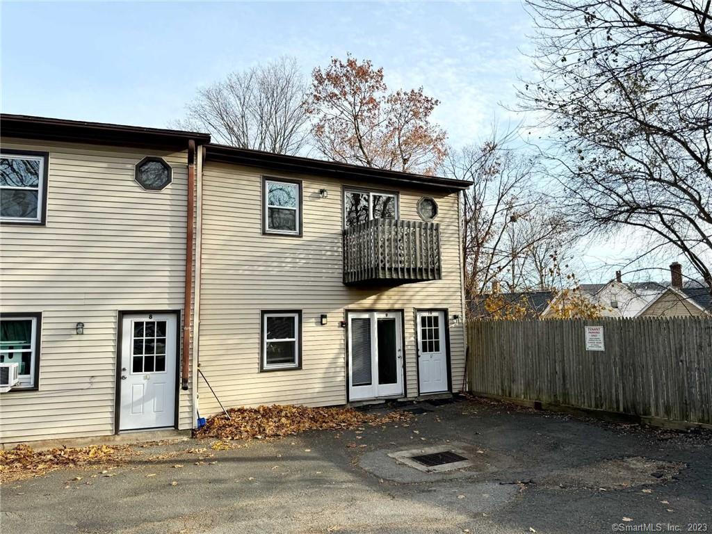 267 Litchfield Street 9, Torrington, Connecticut - 2 Bedrooms  
1 Bathrooms  
5 Rooms - 