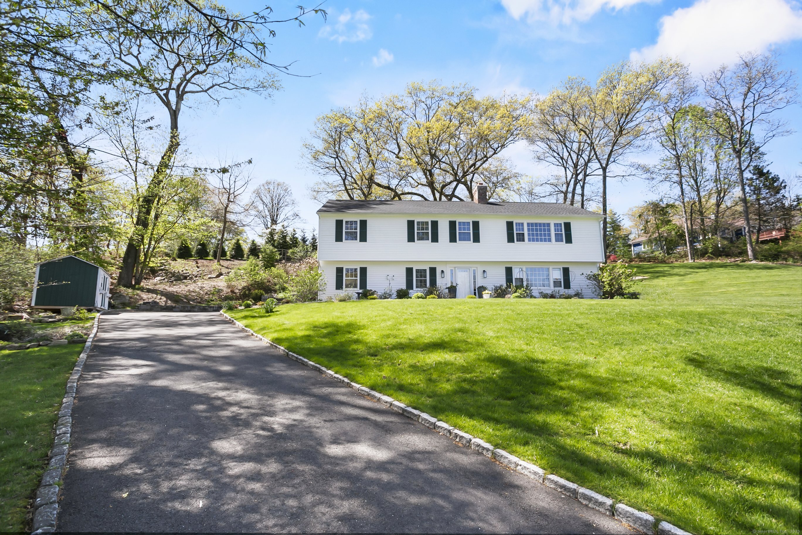 Brighton View Road, Fairfield, Connecticut - 3 Bedrooms  
3 Bathrooms  
9 Rooms - 