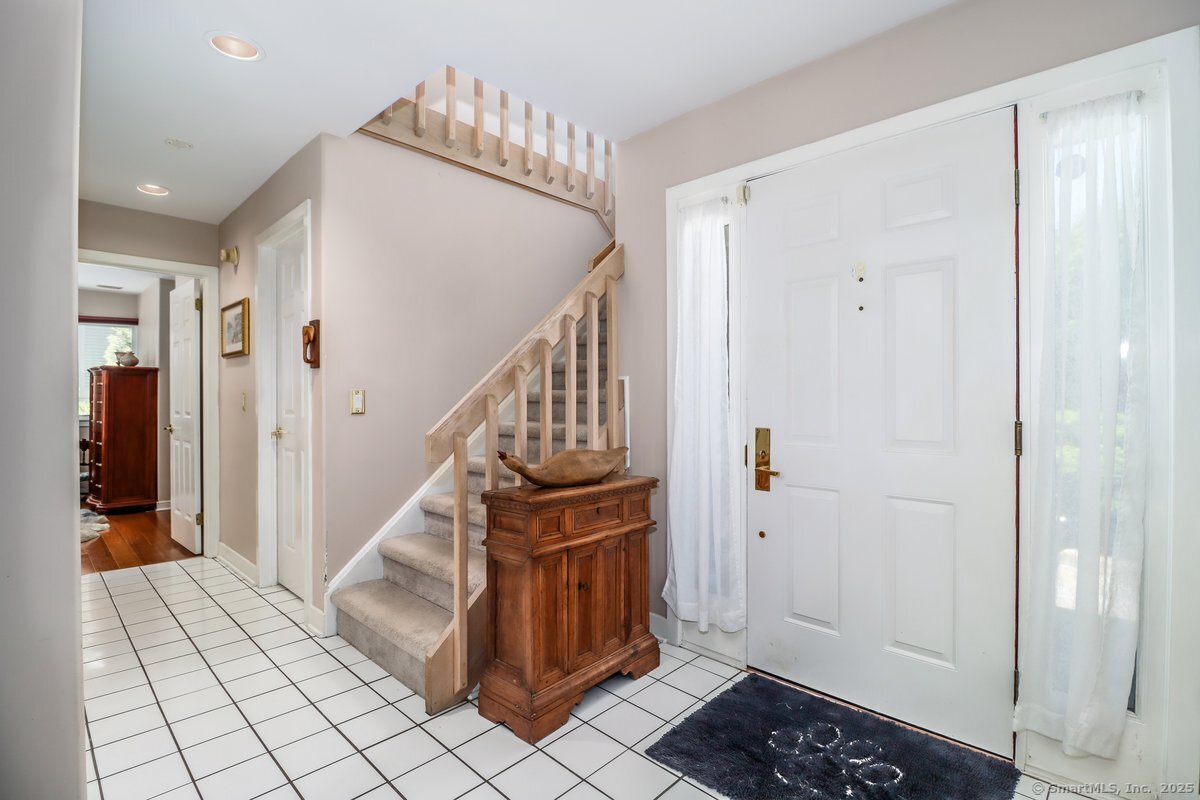 230 New Canaan Avenue APT 2