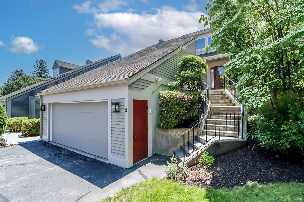 230 New Canaan Avenue APT 2