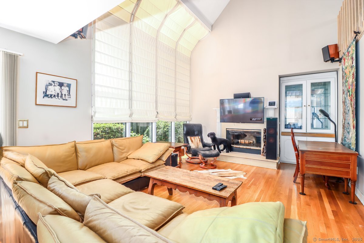 230 New Canaan Avenue APT 2