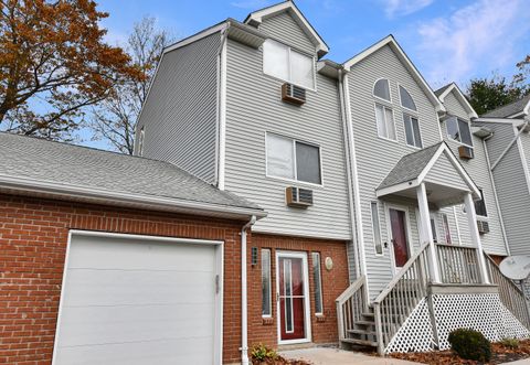 Photo of 925 Oronoke Road #29A, Waterbury, CT 06708 (MLS # 24138452)