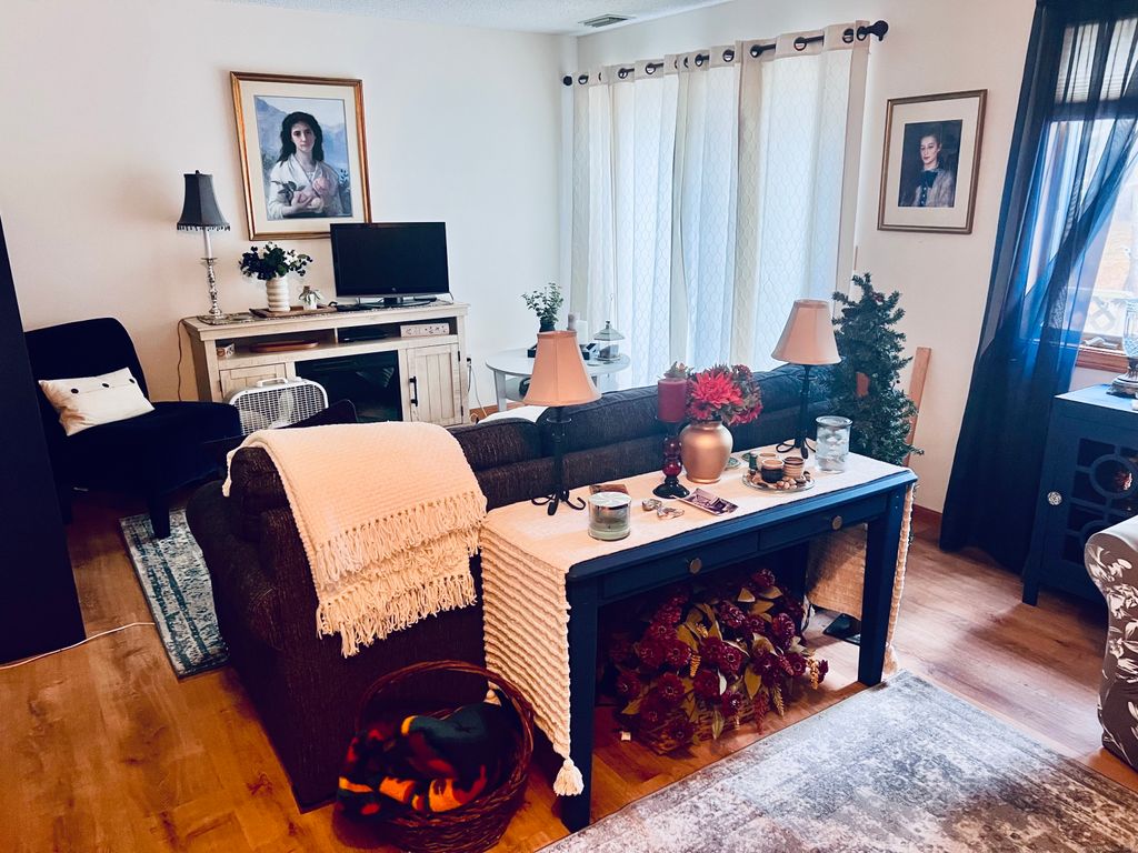 Photo of 51 Songbird Lane #51, Farmington, CT 06032 (MLS # 24131964)