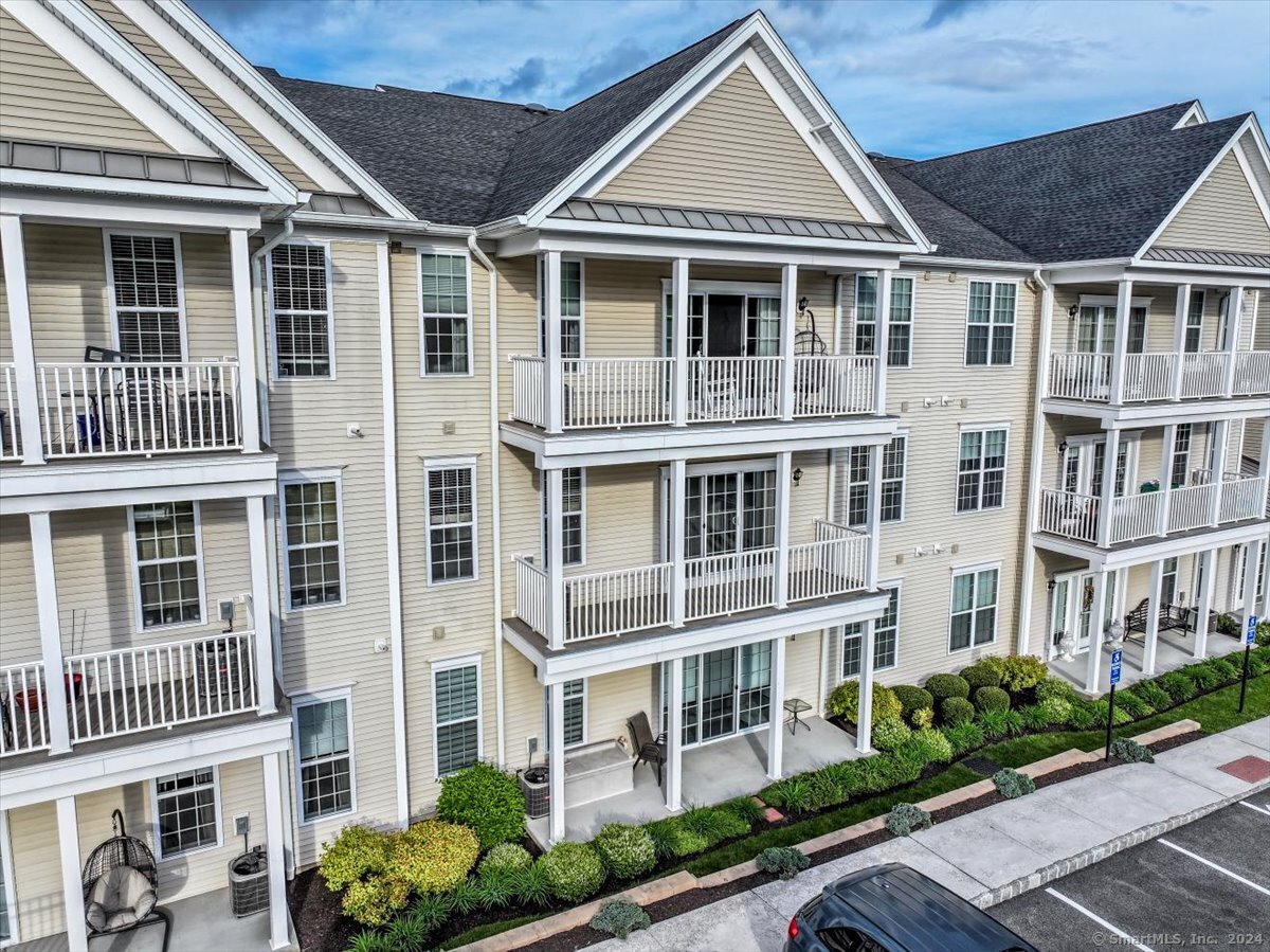 Rental Property at Center Meadow Lane 815, Danbury, Connecticut - Bedrooms: 2 
Bathrooms: 2 
Rooms: 4  - $3,500 MO.