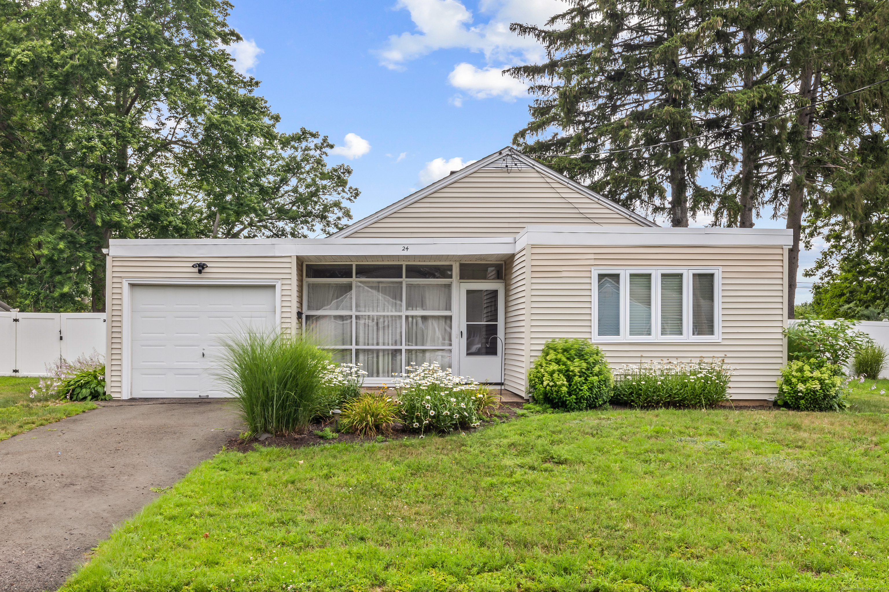 24 Manor Circle