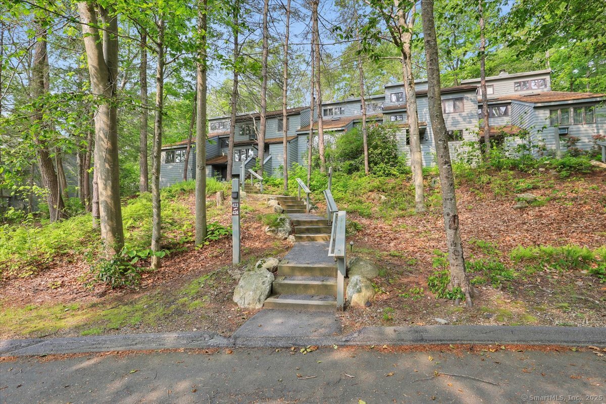 424 Trailsend Drive 424