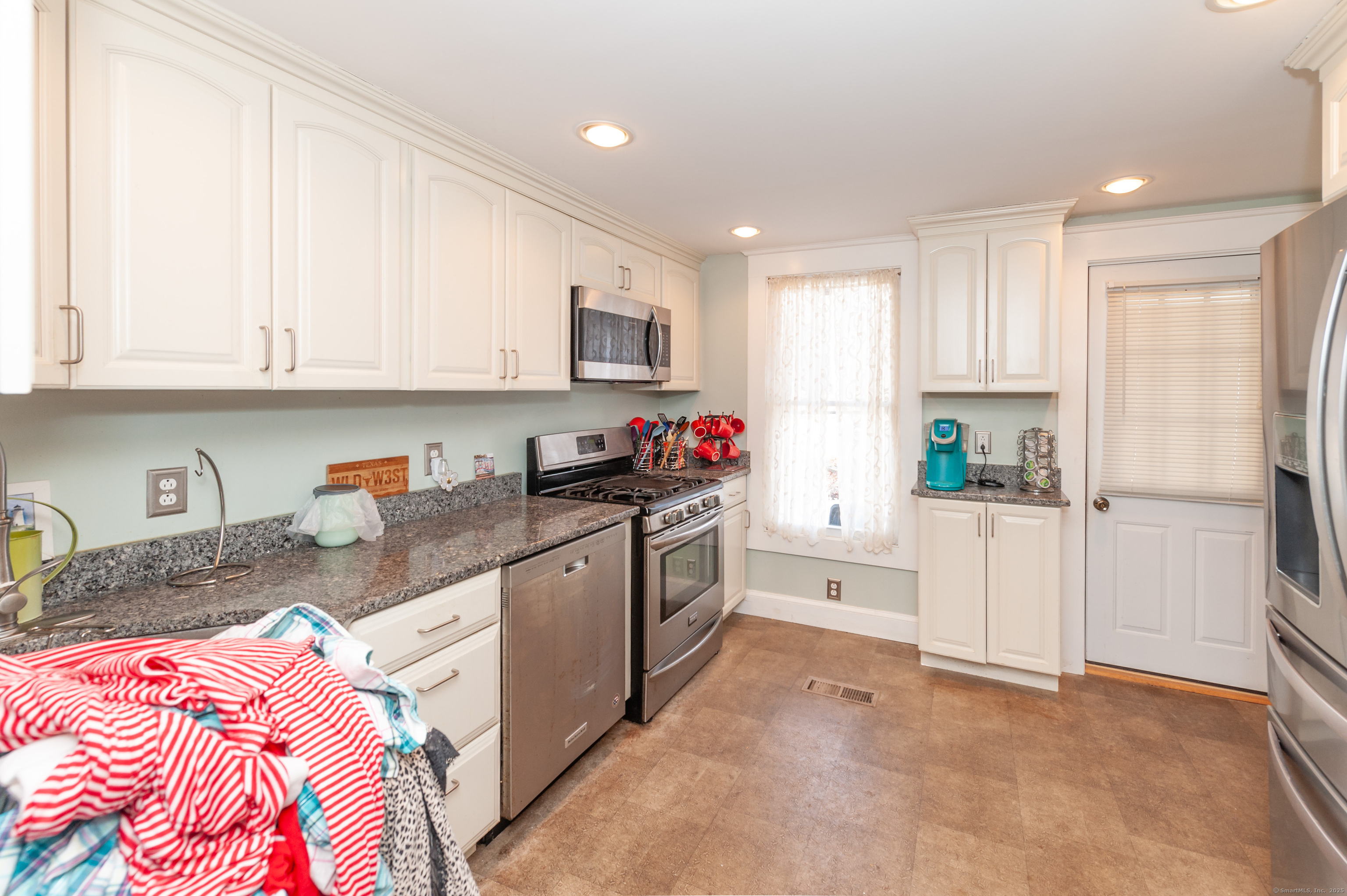 563 Raymond Hill Road, Montville, Connecticut image 8