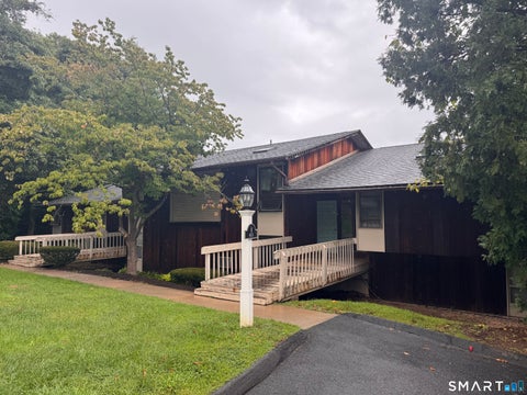 Photo of 8-B Country Squire Drive #8B, Cromwell, CT 06416 (MLS # 24205106)