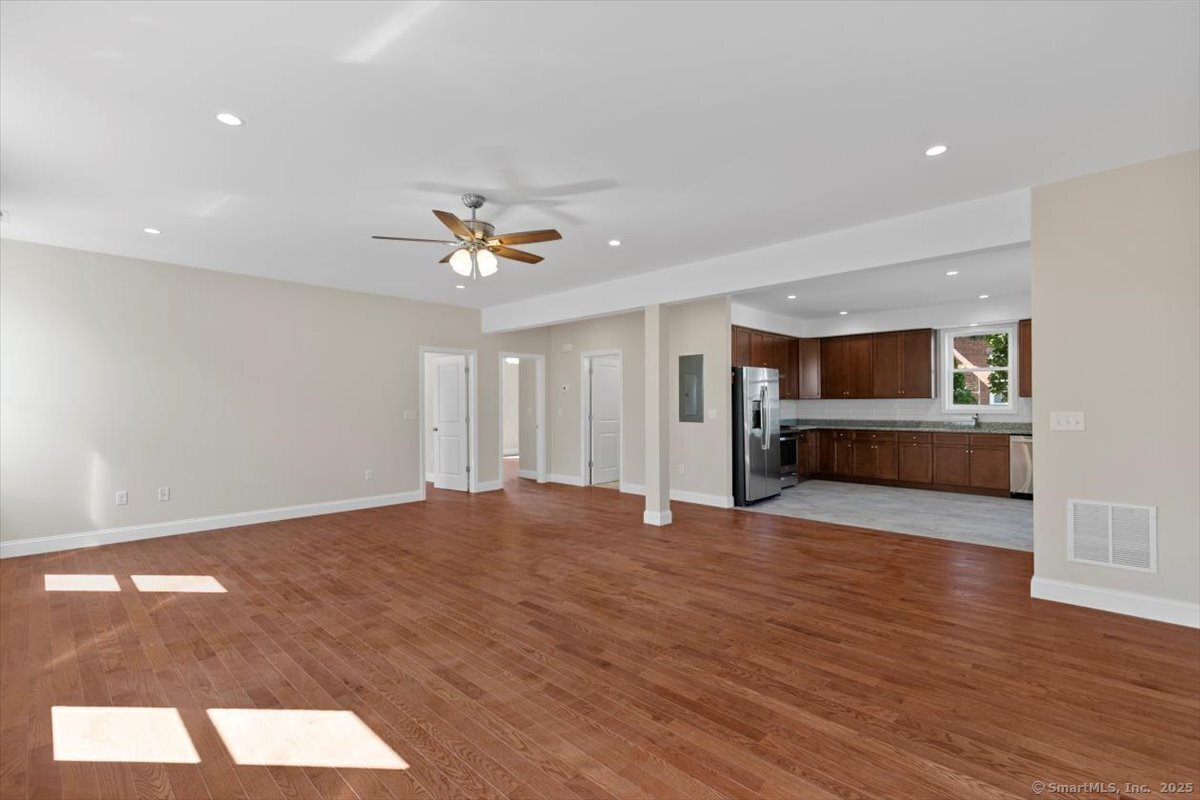 Rental Property at 67 Beech Street 2, New Haven, Connecticut - Bedrooms: 4 
Bathrooms: 2 
Rooms: 7  - $4,300 MO.