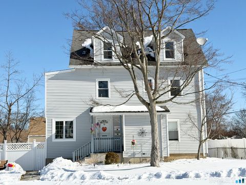 Photo of 114 Albright Avenue #2nd floor, Stratford, CT 06614 (MLS # 24153386)