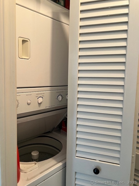 Stonington, Connecticut 06378, United States, 1 Bedroom Bedrooms, ,1 BathroomBathrooms,Residential,Active,166136