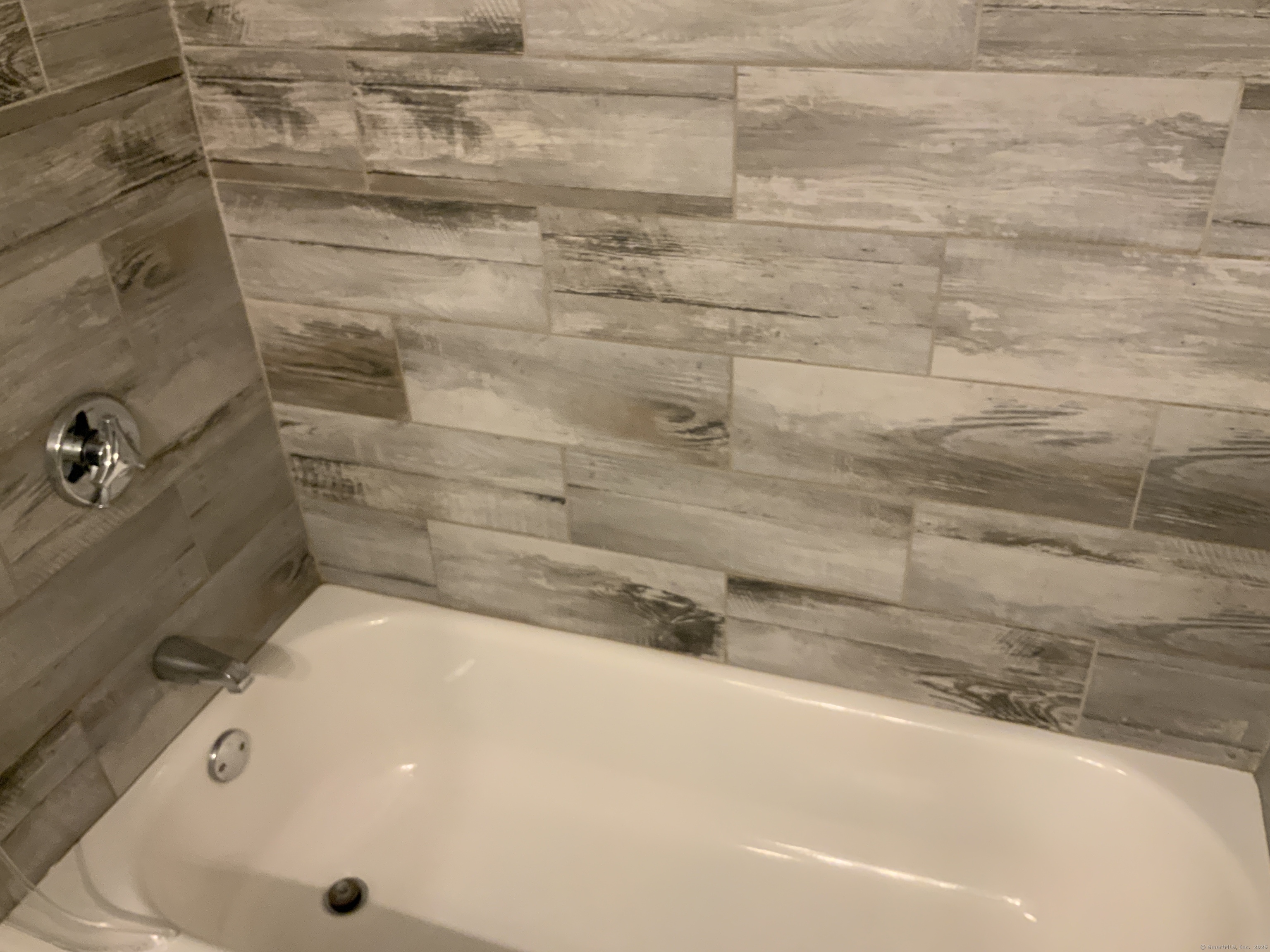 Norwich, Connecticut 06360, United States, 2 Bedrooms Bedrooms, ,1 BathroomBathrooms,Residential,Active,237773