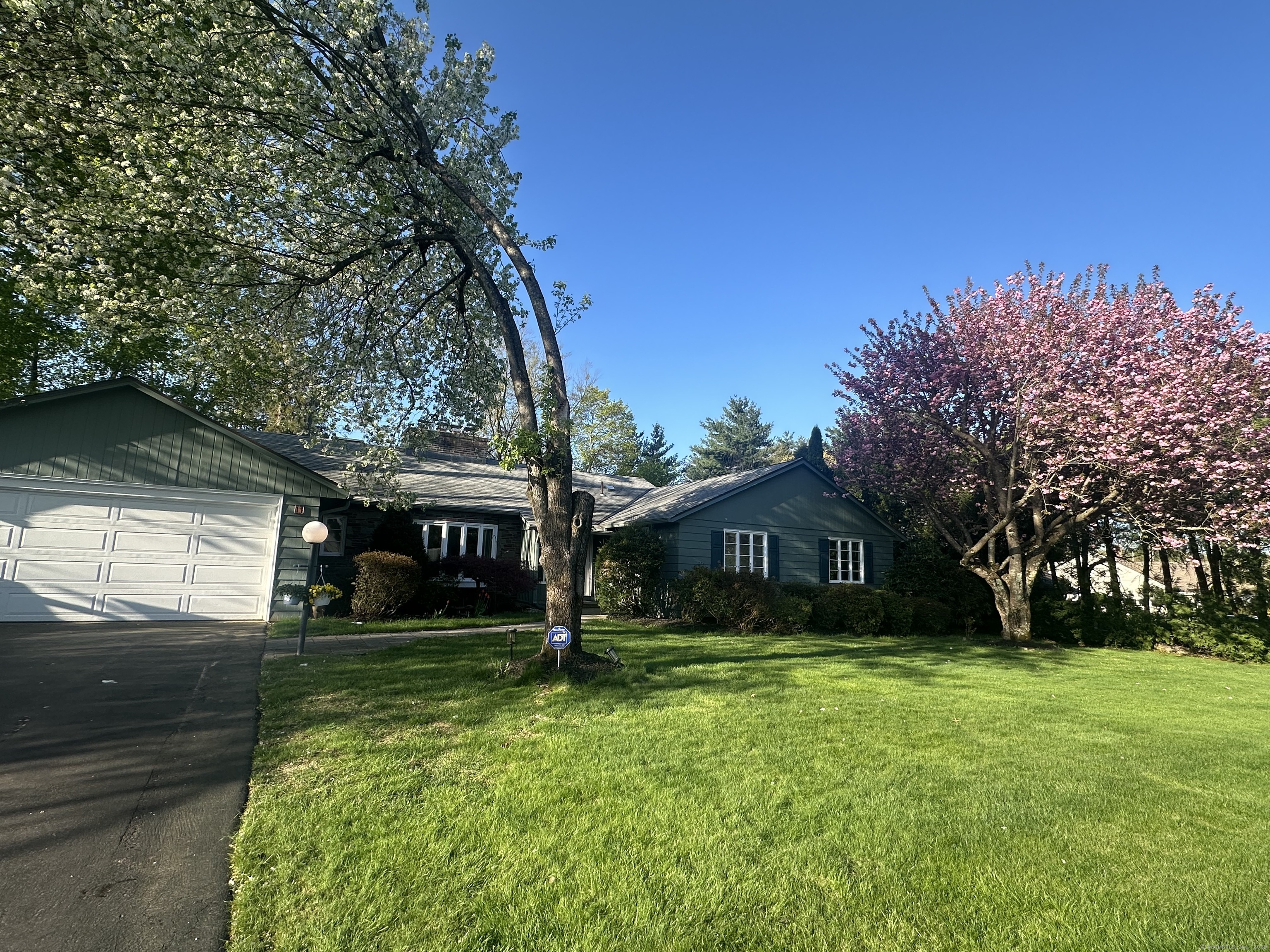11 W Ridge Drive, West Hartford, Connecticut image 2